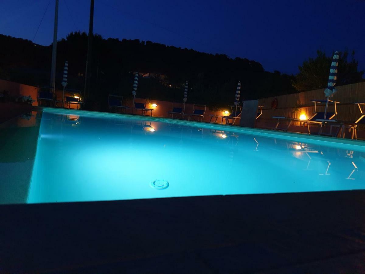 Elbaloves Appartaments Villa Capoliveri  Exterior photo